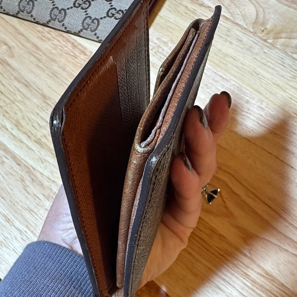 AUTHENTIC Men’s Louis Vuitton Bi-fold